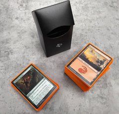 Magic: The Gathering. Набор для начинающего мага. Готовая к игре колода (60+15 карт) Стандарт, базовый уровень) + протекторы та коробка для колоды